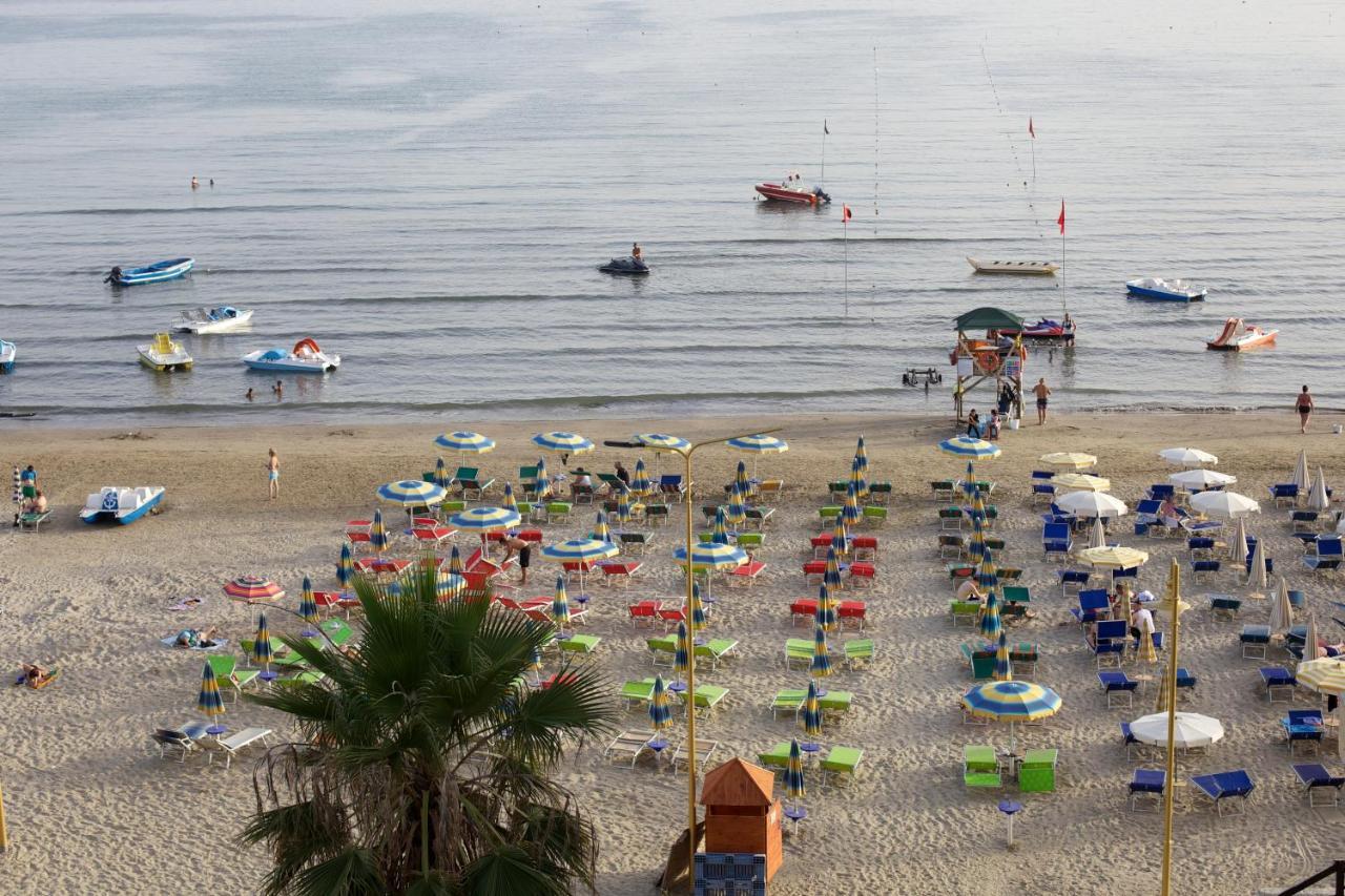 Vila One Beach Hotel Durrës Eksteriør billede